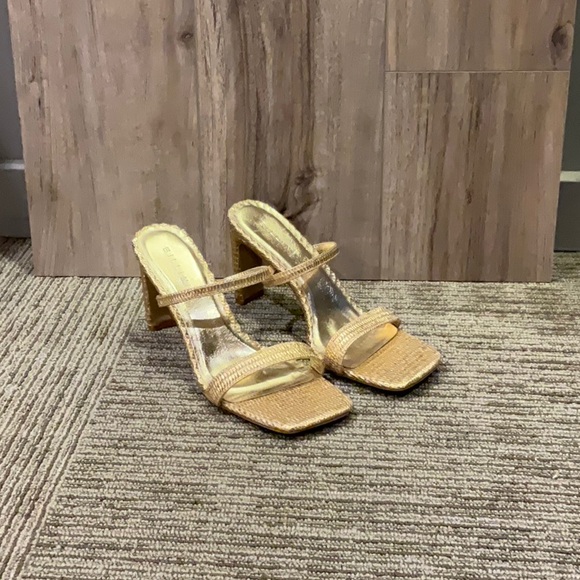 Billini Shoes - Gold‎ heels